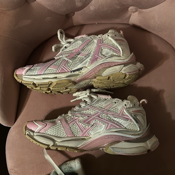 COPY - Size 9 balenciaga Low-Top Runner Sneakers - Picture 2 of 3